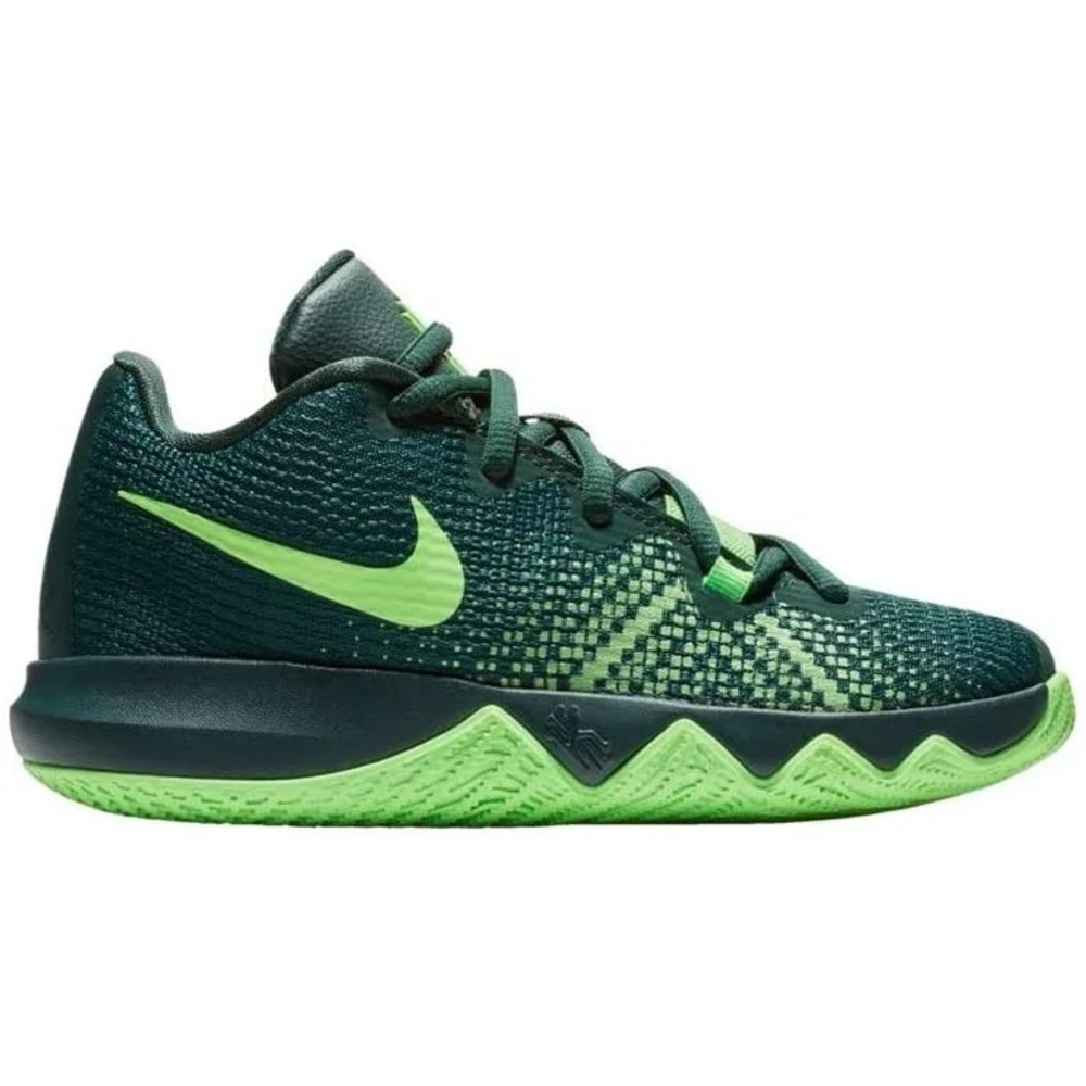 Kyrie Irvin 3 kids Nike Sz 6.5 y